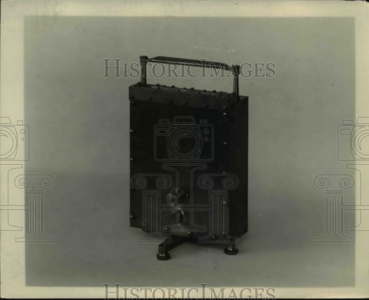 1923 Press Photo Decelerometer for Measuring Brake Effectiveness by Dr WF James - Historic Images