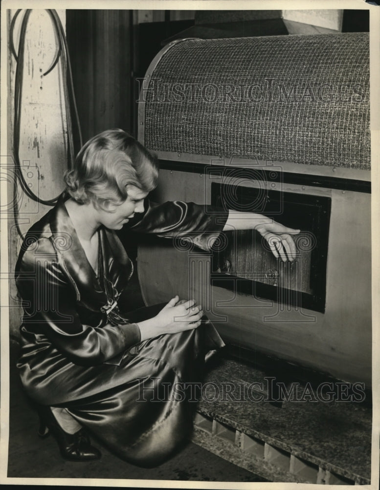 1934 Press Photo Air washing chamber of Holland air conditioning unit. - Historic Images