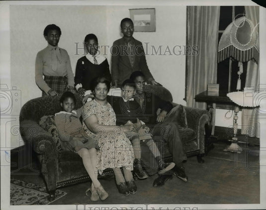 1938 When Mr. and Mrs. Nathaniel Brewer, Jean, Raymond & Earl - Historic Images