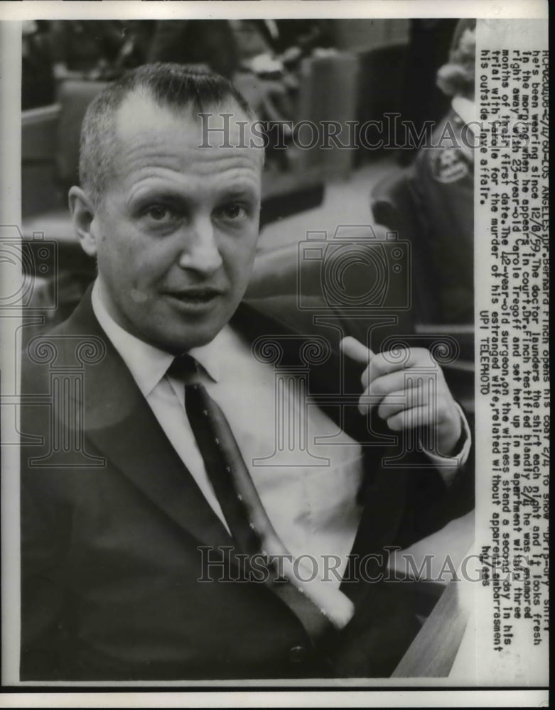 1960 Press Photo Dr Bernard Finch shows shirt at court in Los Angeles California - Historic Images