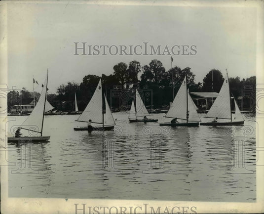 1930 Royal Canoe Club holds race for Knowles Bowl - Historic Images