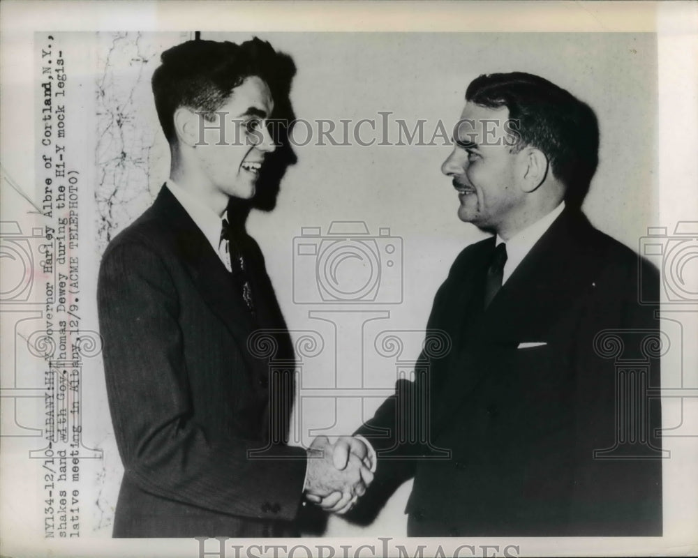 1949 Governors Harley Albre, Thomas E. Dewey Shake Hands - Historic Images