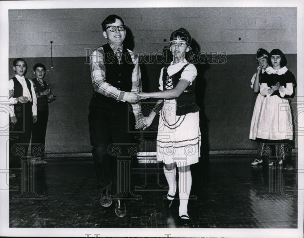 1967 Press Photo Elementary School Children Dance Polka in Hungarian Costumes - Historic Images