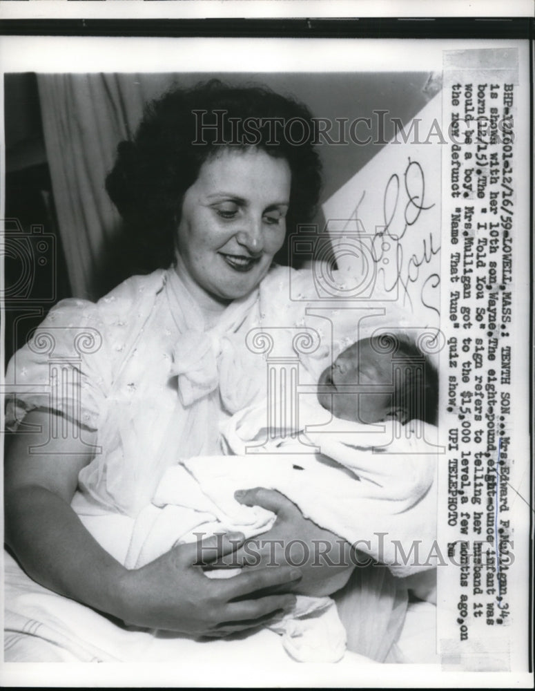 1959 Press Photo Mrs. Edward F. Mulligan Holds Newborn Son, 10th Child - Historic Images