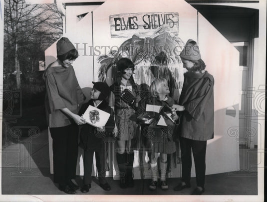 Bay Village Junior Womens Club Christmas Shop Mrs. David Deimer, - Historic Images
