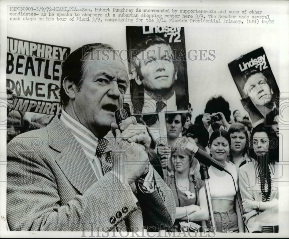 1972 Miami FLa Sen Hubert Humphrey surrounded by supporters. - Historic Images