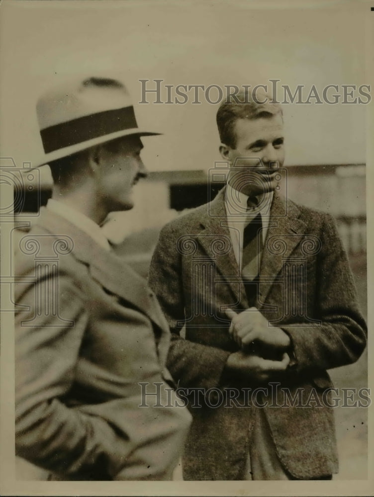 1935 Pilot Officer F.P. Chipman Royal Air Flyer Flight from England - Historic Images