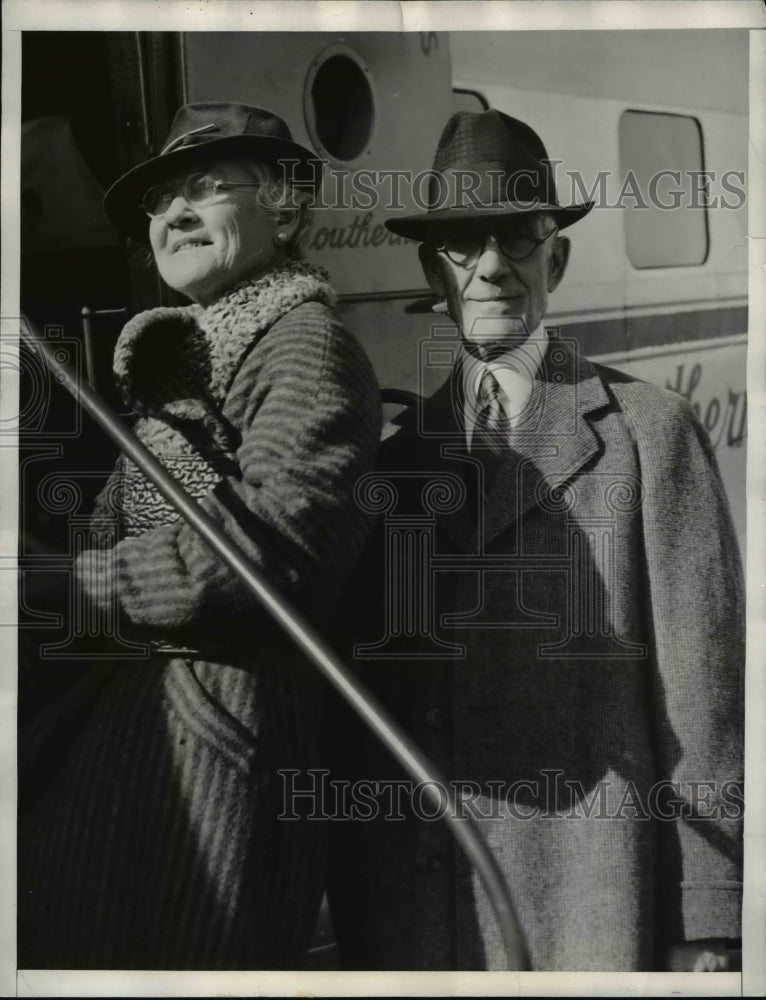 1936 Dr. Townsend &amp; His Wife As They Board The Plane At Air Port - Historic Images
