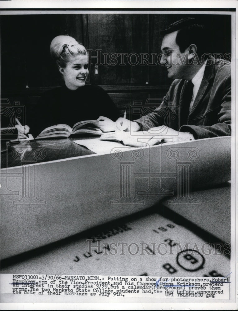 1966 Press Photo Robt Humphrey, son VP &amp; fiancee Donna Erickson, Mankato College-Historic Images