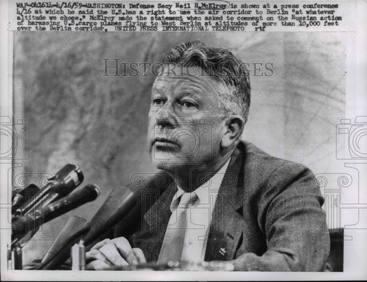 1959 Press Photo Defense Secretary Neil H McElroy at Press Conference Washington - Historic Images