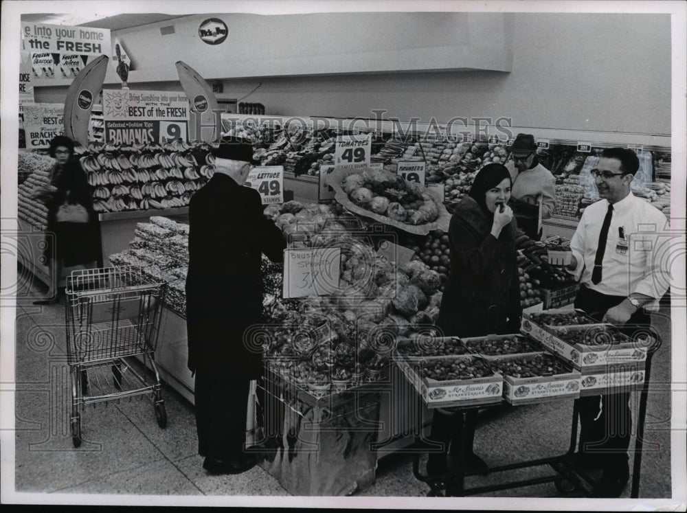 1967 Pick n Pay-Historic Images