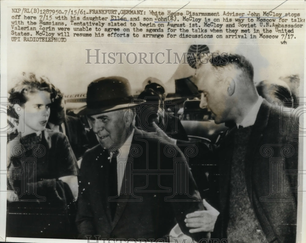 1961 Press Photo John McCloy With His Children Ellen And John - Historic Images