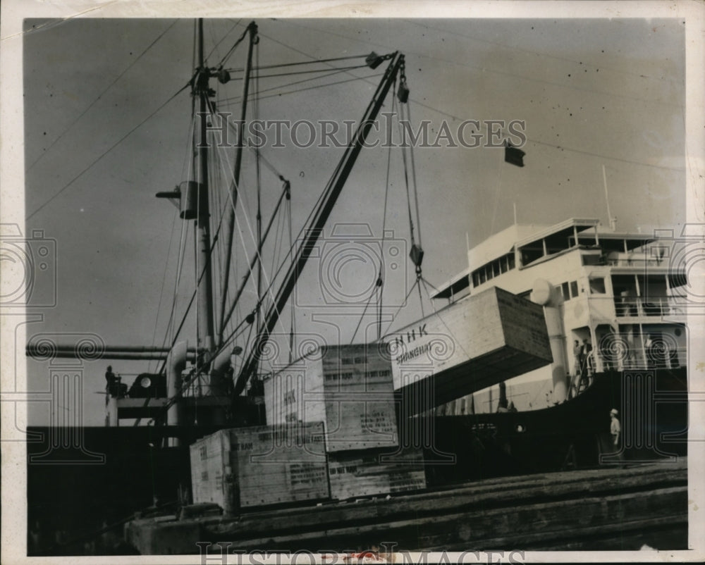 1937 Press Photo War Munitions unloaded from Freighter Wichita in Los Angeles. - Historic Images