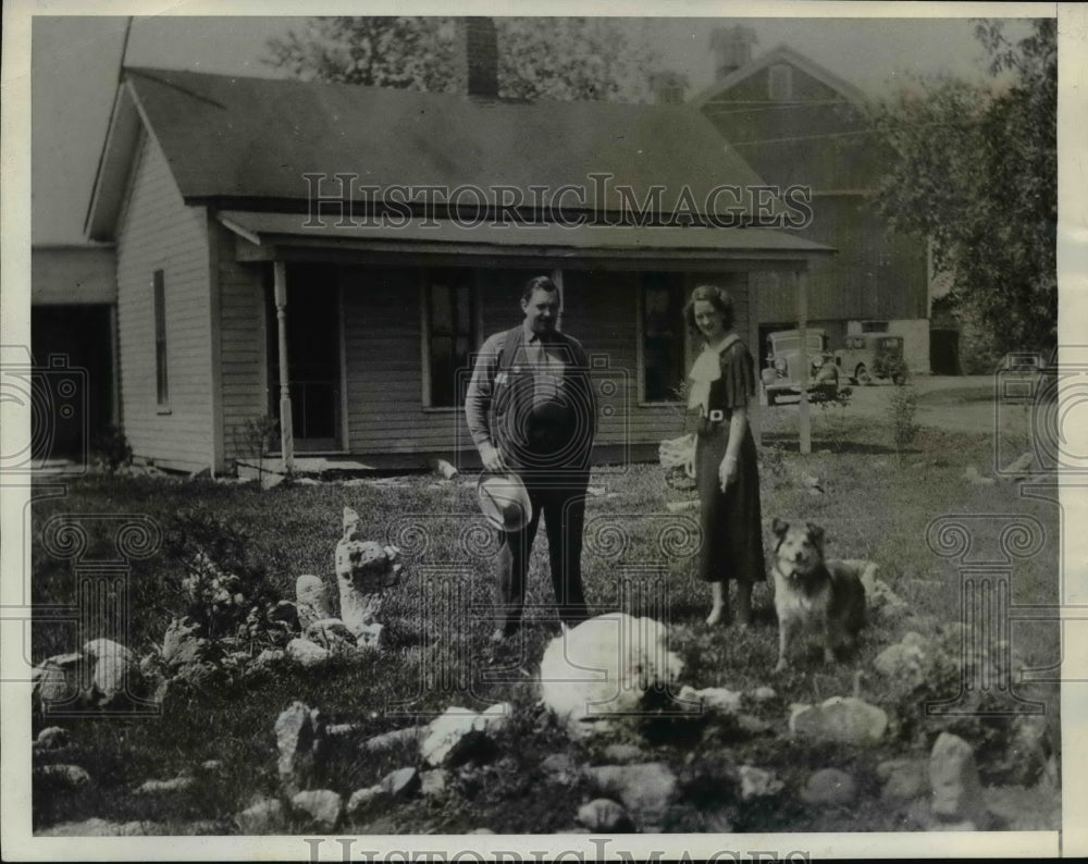 1933 Mr and Mrs.Walter Singler, Milk strike leader in their Farm.-Historic Images