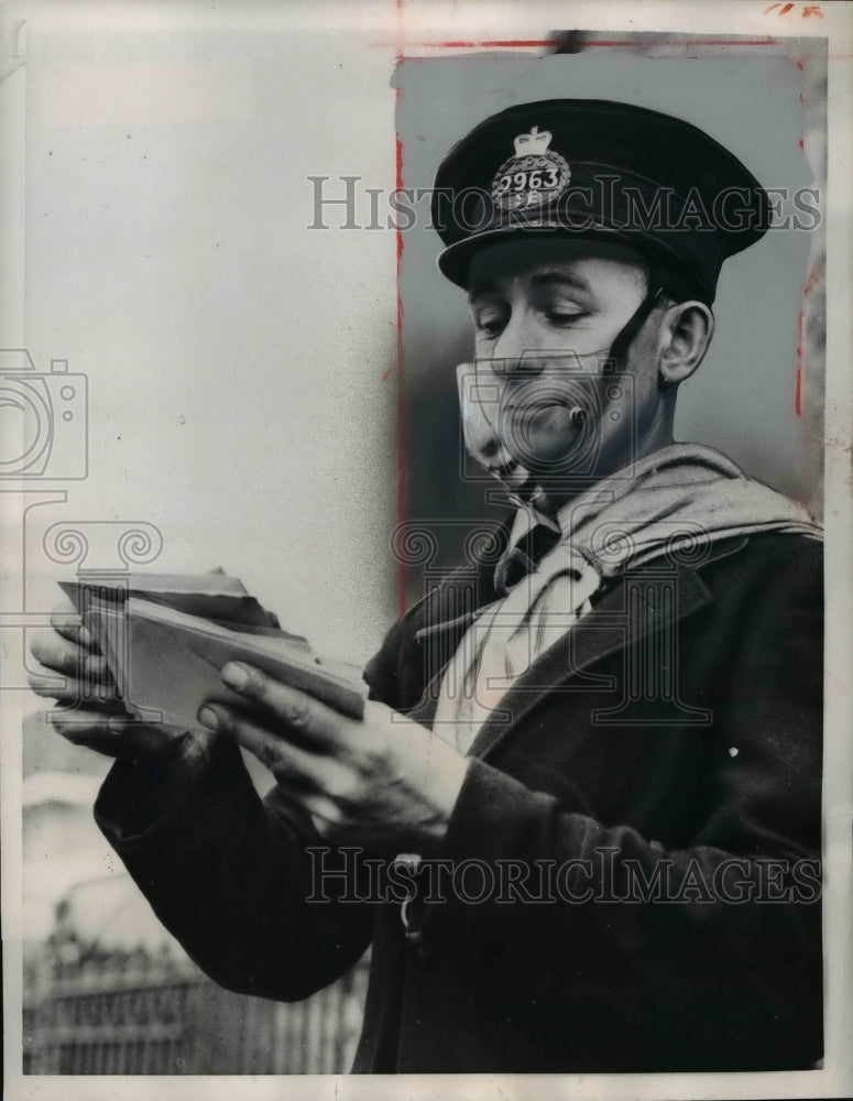 1956 Press Photo London postman Albert Nunn in new type smof mask of plastic-Historic Images