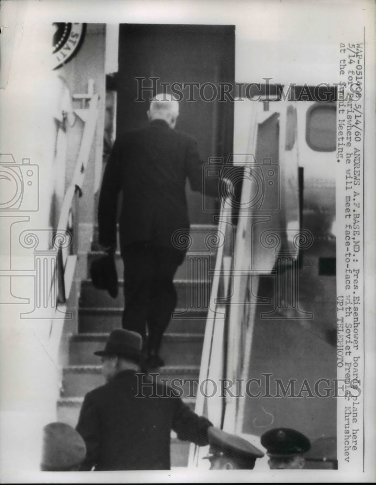 1960 Press Photo President Eisenhower boards a plane at Edwards AFB in MD-Historic Images