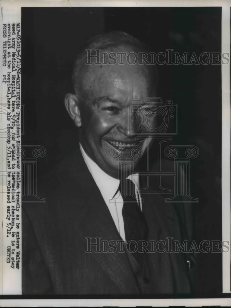 1956 Press Photo President Eisenhower at Walter Reed Army Hospital for check up-Historic Images