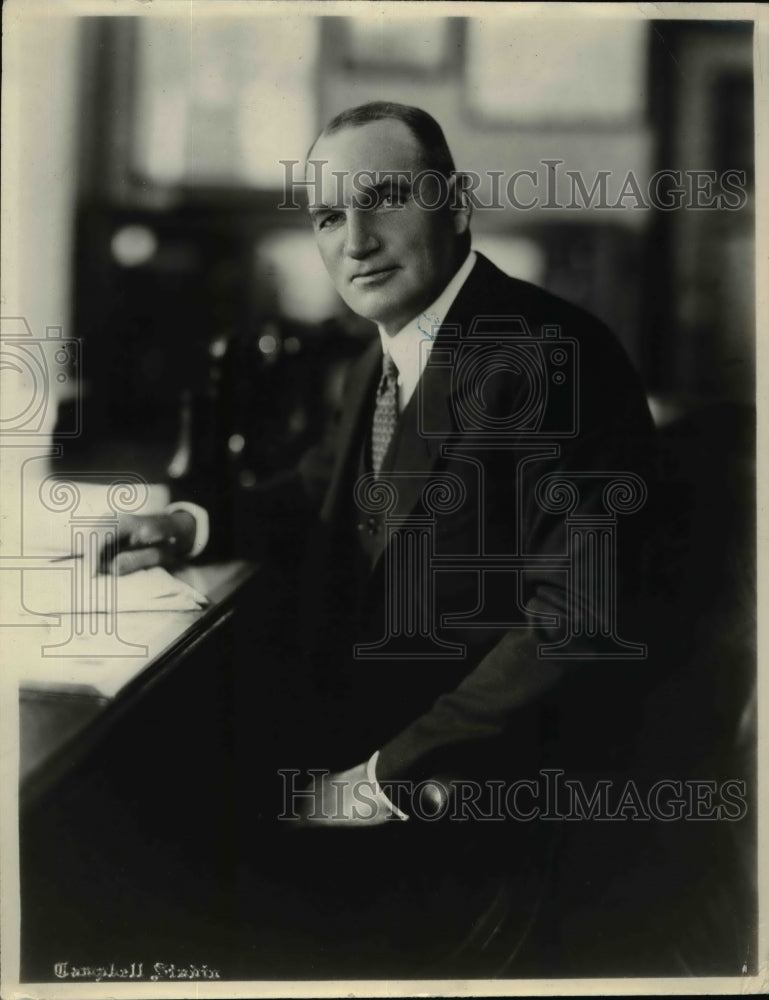 1933 Press Photo JJ Pelley president of NY-NH Hartford railroad at his office - Historic Images