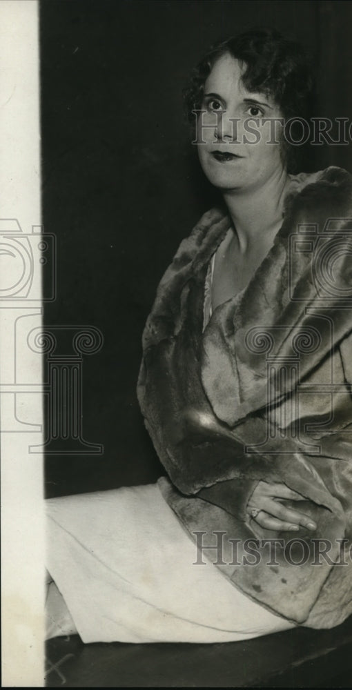1930 Press Photo Woman wearing a old green lapin fur coat for evening wear-Historic Images