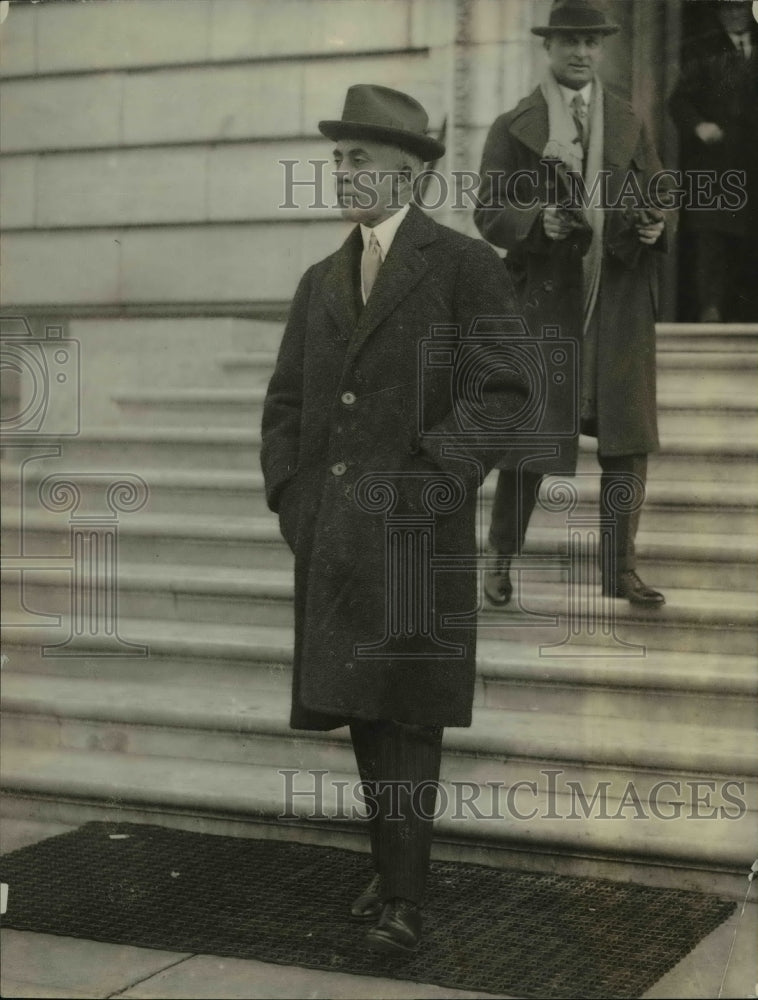 1924 C.Bascom Shemp, Sec. to Pres. Coolidge leaving the Capitol - Historic Images