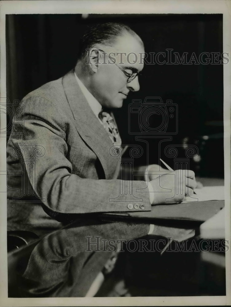 1937 Press Photo Henry R Kinsey president of  Williamsburgh Savings Bank in NY - Historic Images