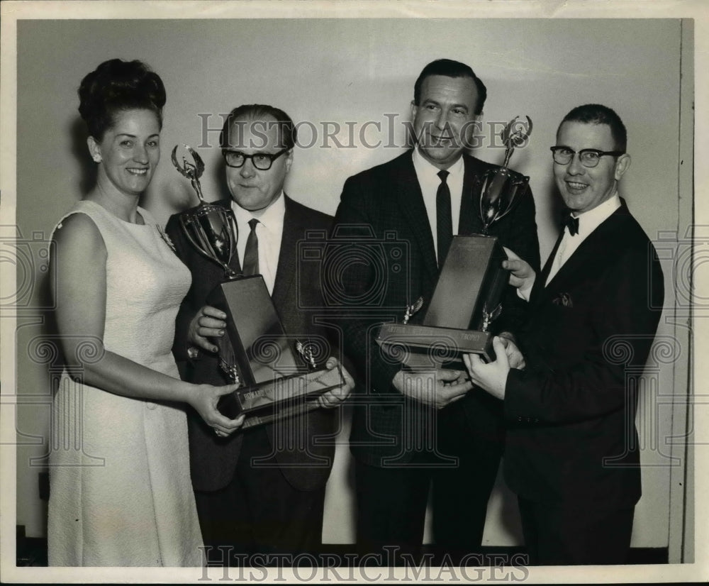 Undated Press Photo Cleveland Society of Professional Photographers honored members - Historic Images