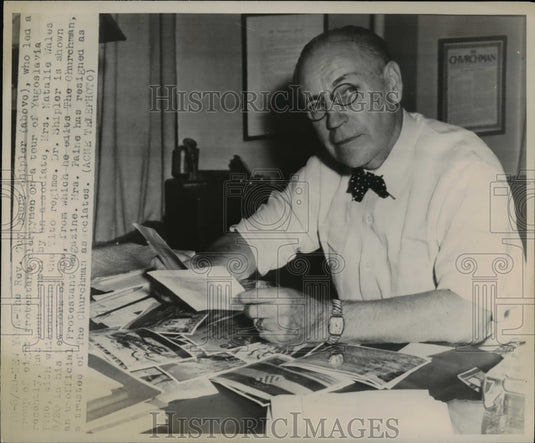 1947 Press Photo The Rev Guy Griery Shipler lead a group in Yogoslavia-Historic Images