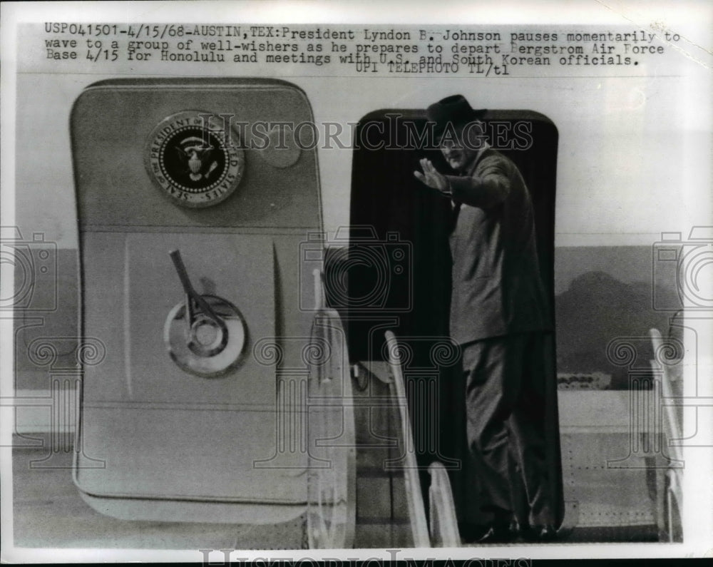 1968 Press Photo Presiden Lyndon Johnson departs Bergstrom Air Force Base-Historic Images