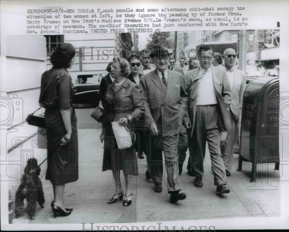 1957 Press Photo Pres.Harry S.Truman walked at New York Madison Square - Historic Images