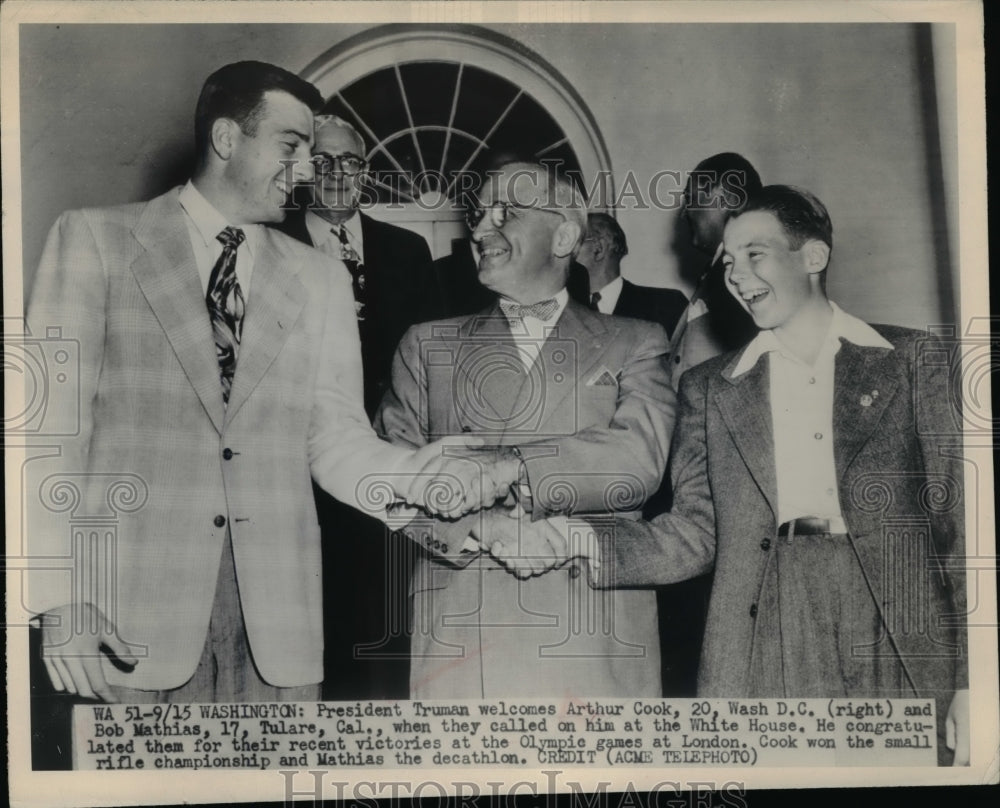 1948 Press Photo President Truman Welcomes Arthur Cook And Bob Mathias-Historic Images