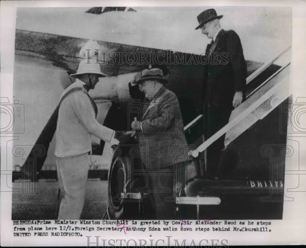 1953 Press Photo Prime Minister Winston Churchill greeted by Gov.Alexander Hood - Historic Images