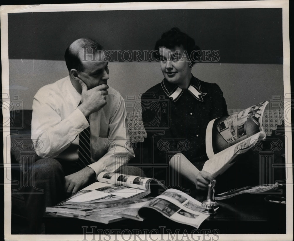 1955 Press Photo William Roesch And His Wife Move Into Their First Home-Historic Images