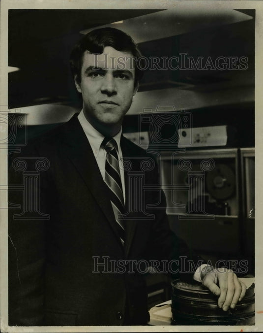 1969 Davis DeWan Originator of SEARCH College Selection  - Historic Images