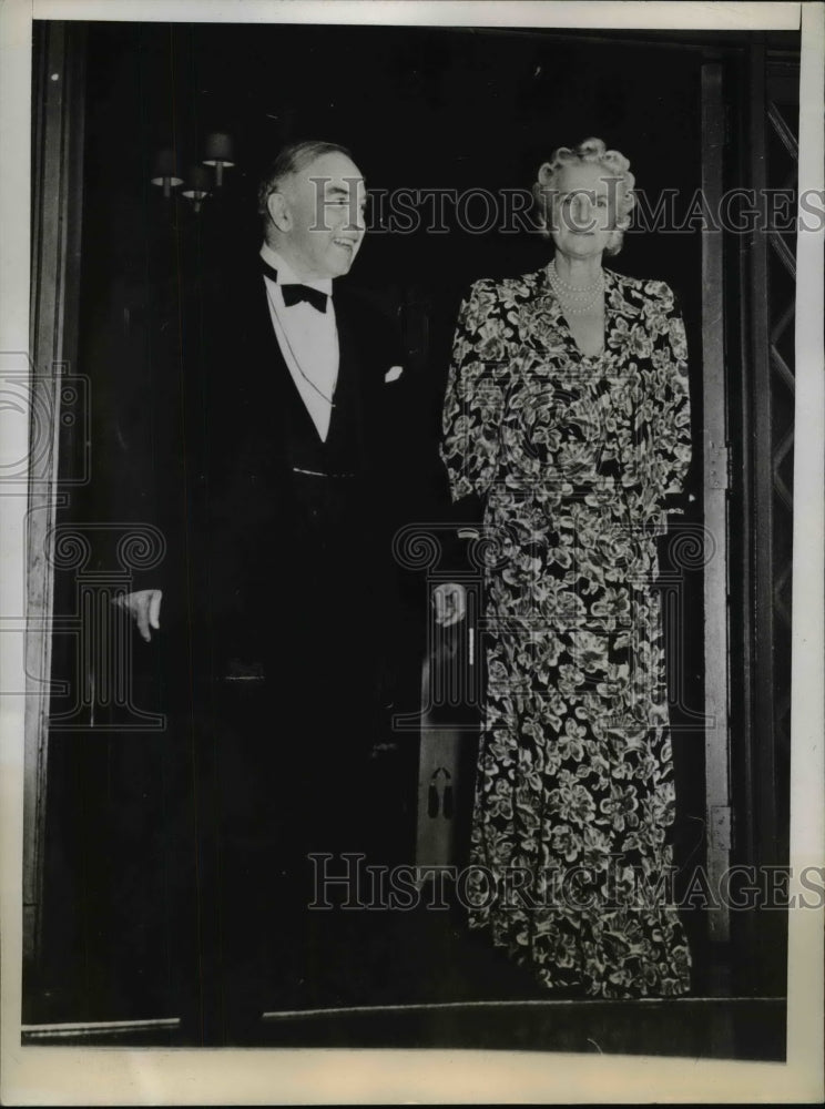 1972 Press Photo Statuesque of Mrs. Winston Churchill at Reception in Quebec-Historic Images