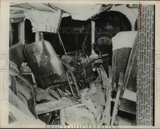 1948 Greyhound Bus Crashed Into Concrete Apartment  - Historic Images