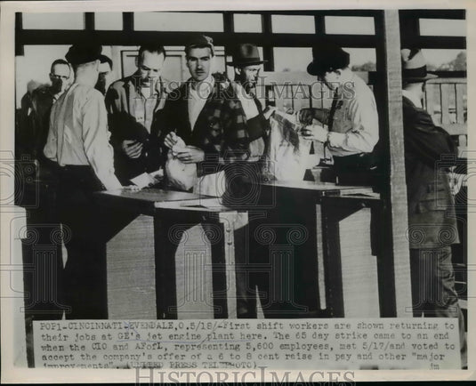 1953 Press Photo First shift workers returned to their jobs at GE's Jet Engine - Historic Images