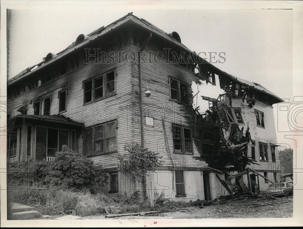 1972 Press Photo Burned out Pennsylvania Dormitory - nee96637 - Historic Images