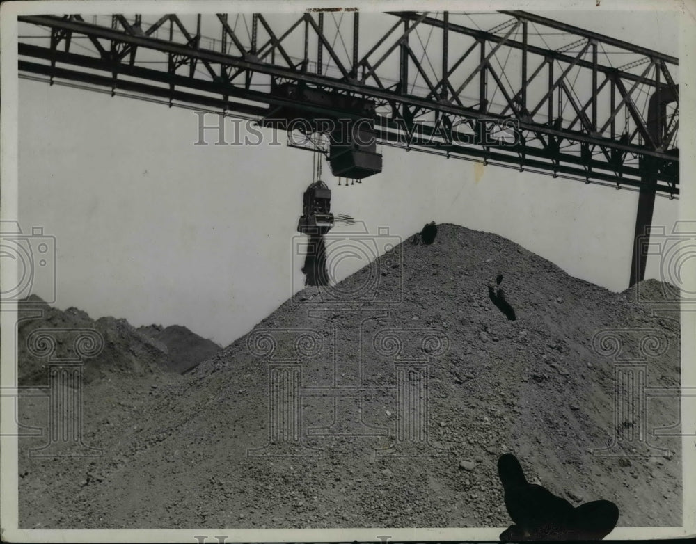 1937 Press Photo Great Lakes and Iron Ore Shipment on the Water Highway-Historic Images