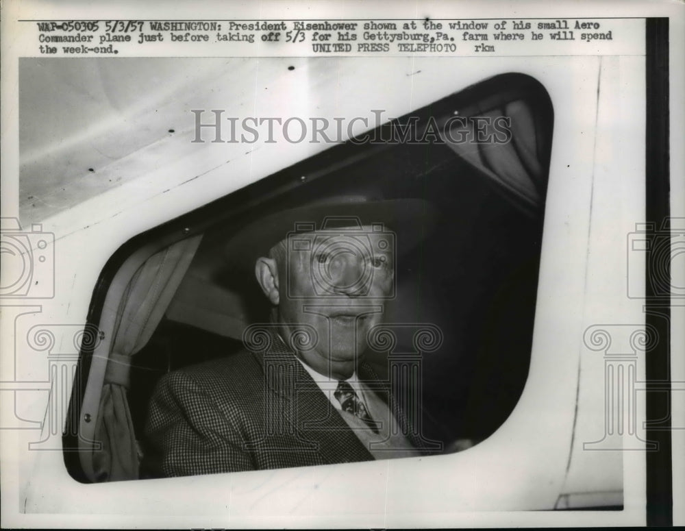 1957 Press Photo Pres.Eisenhower shown at his small Aero Commander Plane-Historic Images