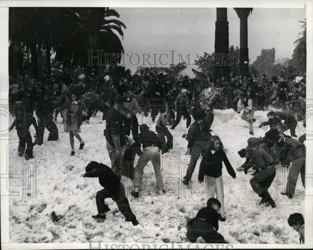 1941 Kids Enjoying Artificially Made Snow In Los Angeles-Historic Images