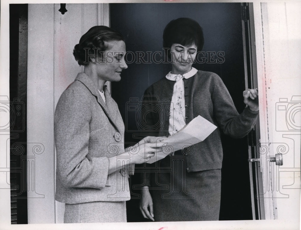 1967 Press Photo Mrs James Helm &amp; Mrs Robert Davison of Rocky River League-Historic Images