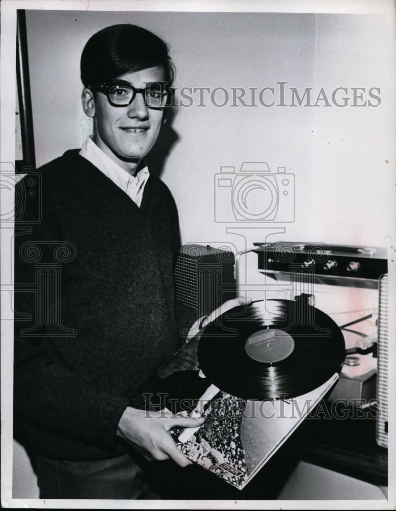 1967 Mark Malonek with new record-Historic Images