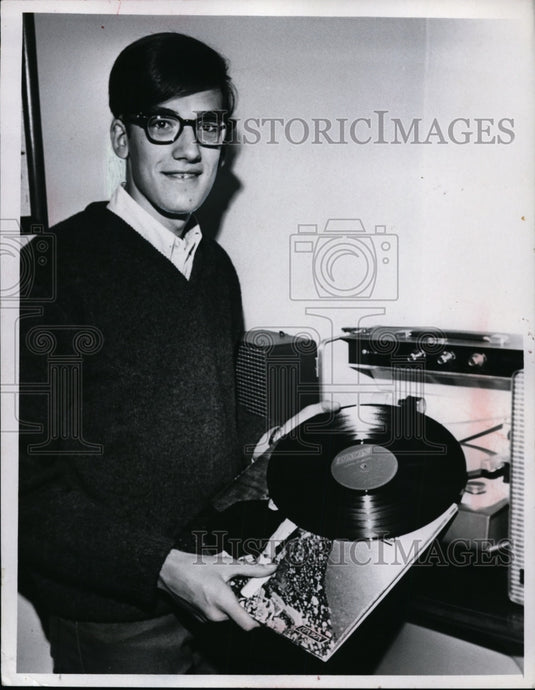 1967 Mark Malonek with new record-Historic Images