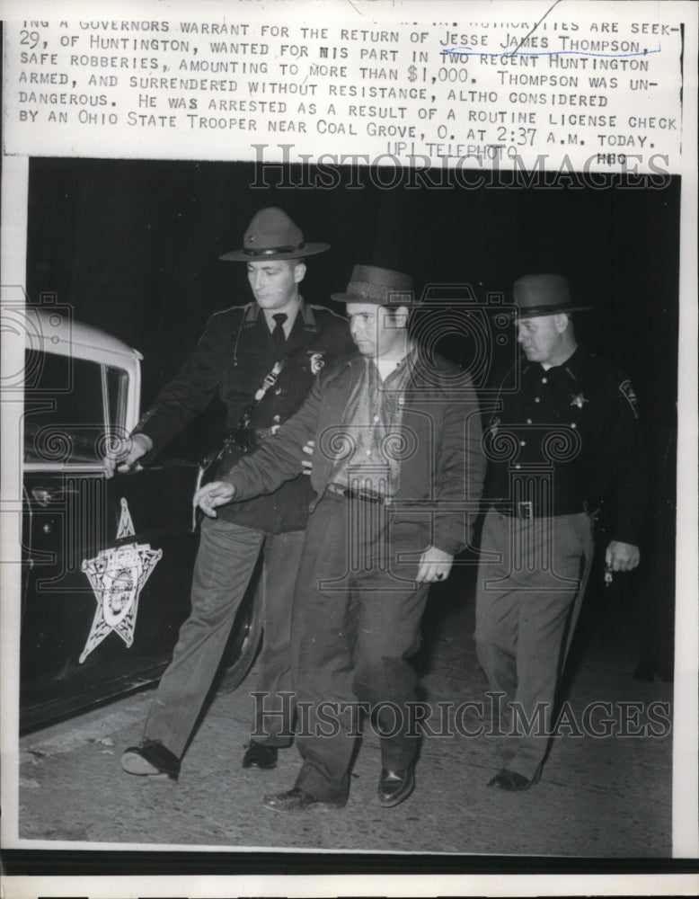 1958 Press Photo Robbery suspect Jesse James Thompson surrenders to police - Historic Images