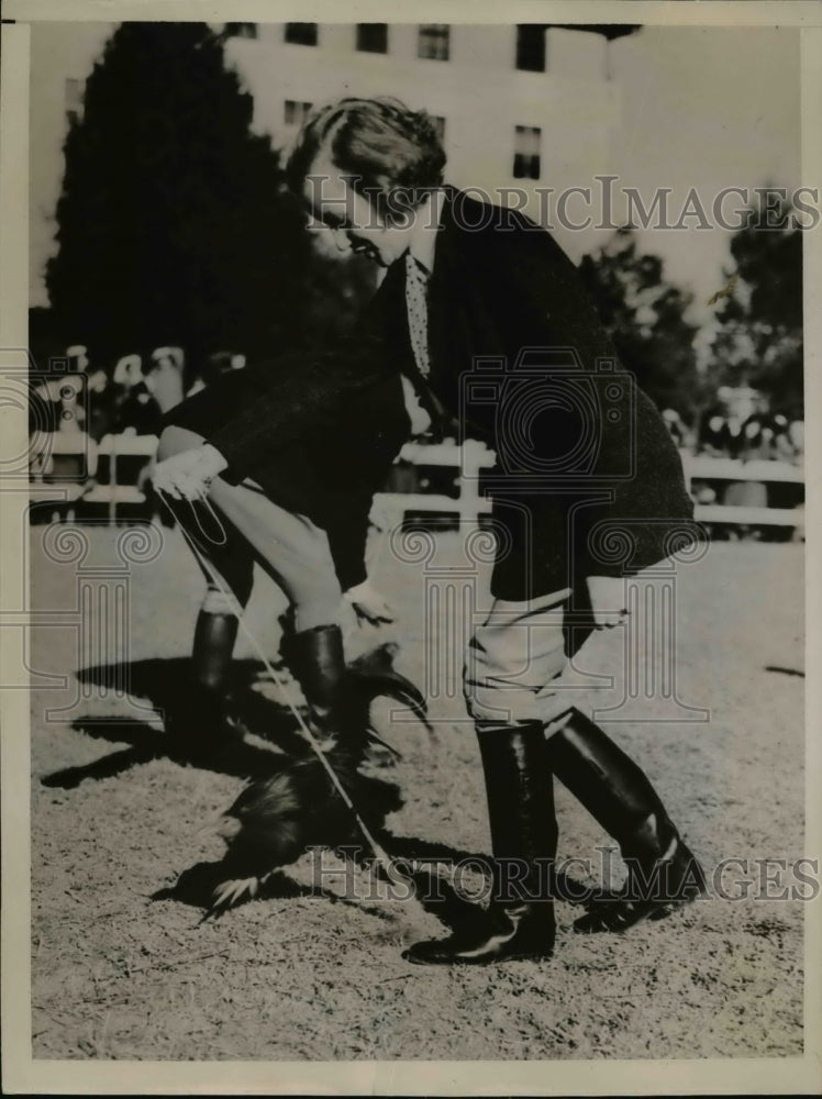 1937 Press Photo Evelyn Borland competes in Rooster Derby - nef02919 - Historic Images