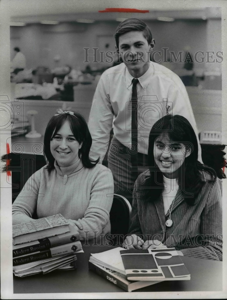 1967 Press Photo Students Karen Stein Tom Kuznik and Kathy Patton - nef03418 - Historic Images