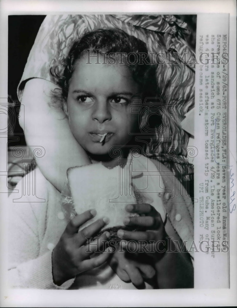 1963 Press Photo Anna Maria Suarez, Cuban Refugees at Port Everglades-Historic Images