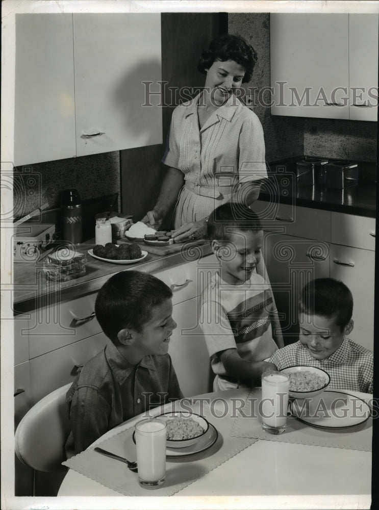 1960 Press Photo Jenkins Family at Breakfast - nef05418-Historic Images