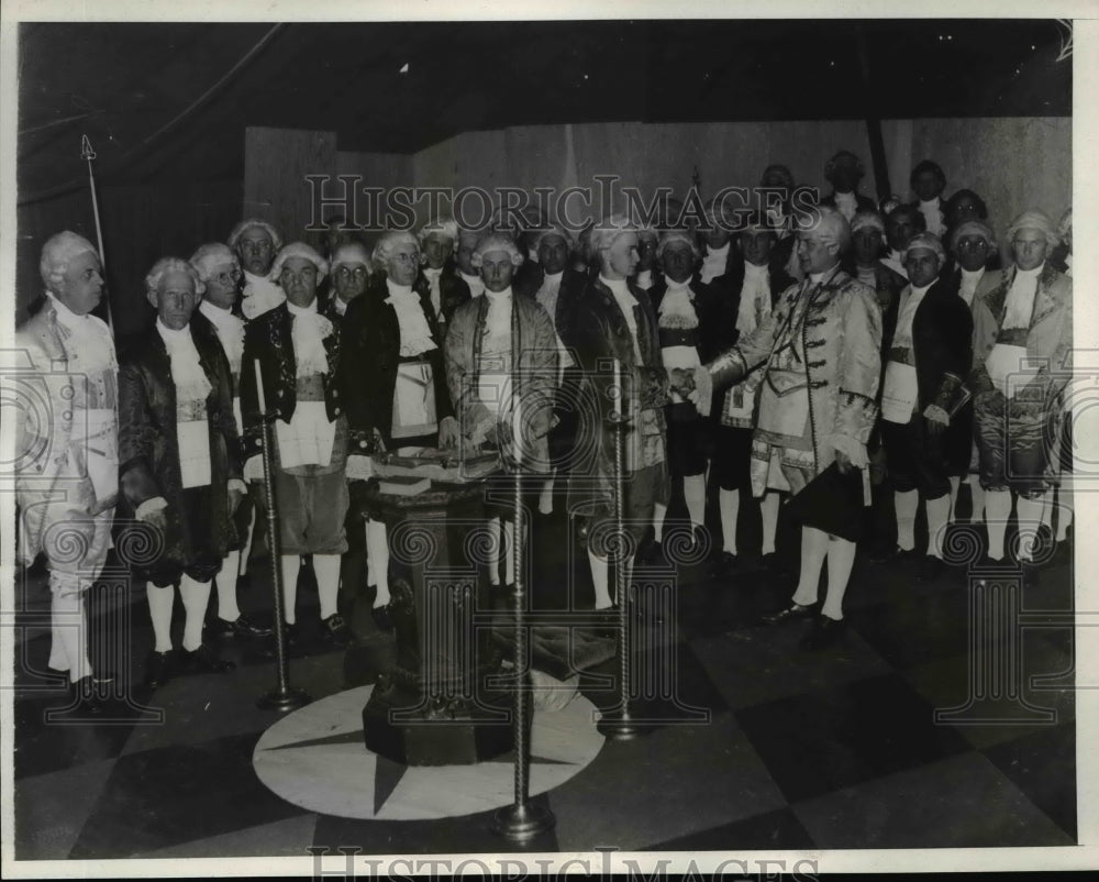 1932 Press Photo Reenactment of George Washington&#39;s Initiation into Masons - Historic Images