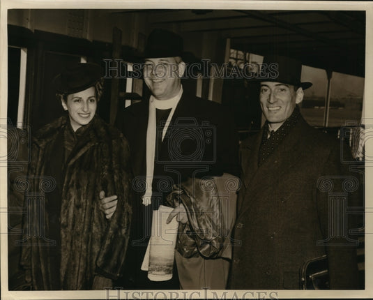 1941 Press Photo Charles Eastman & Wife, John L. Kelly Arrive on SS Santa Clara-Historic Images